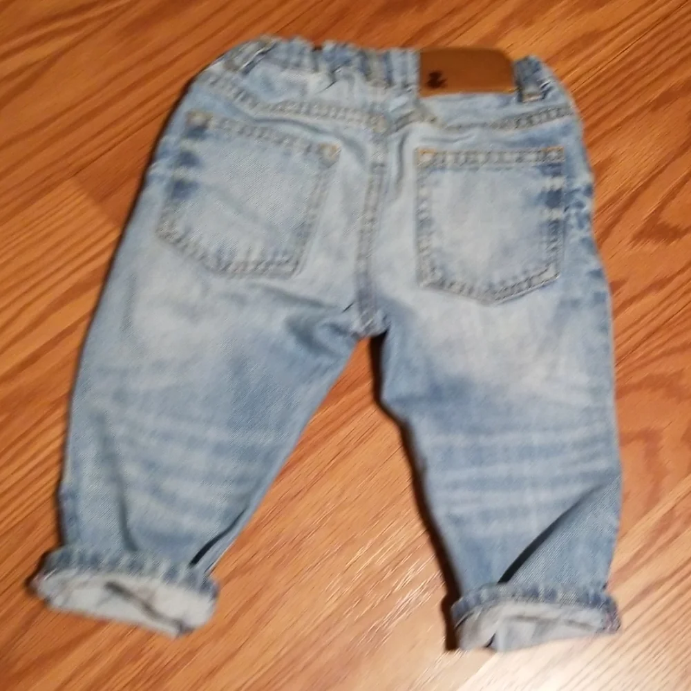 Gap shirt hm distressed jesns 6-12mo‎